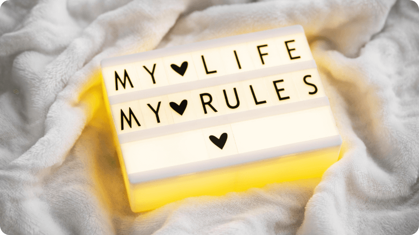 MYLIFE、MYRULESとはめ込まれたシネマライトボックス