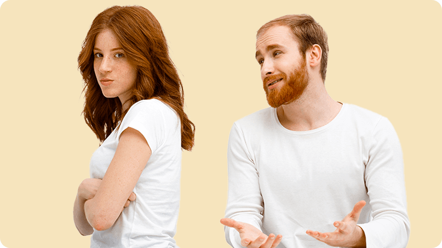 女性に言いよる男性と怒った表情の女性