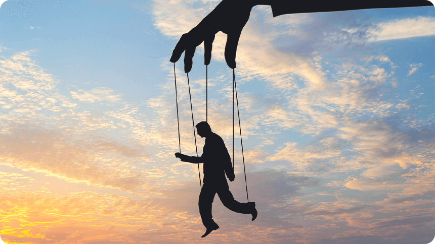 空を背景に、逆光に写る操られる人形と、操る手元