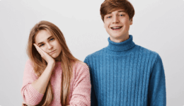 にこやかな彼と対象的に、少し不機嫌な彼女